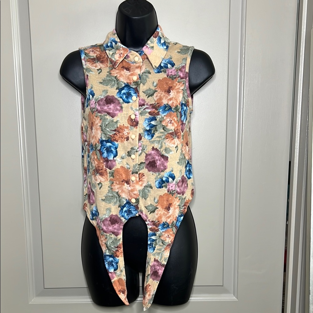 Floral Sleeveless Button-Up Top